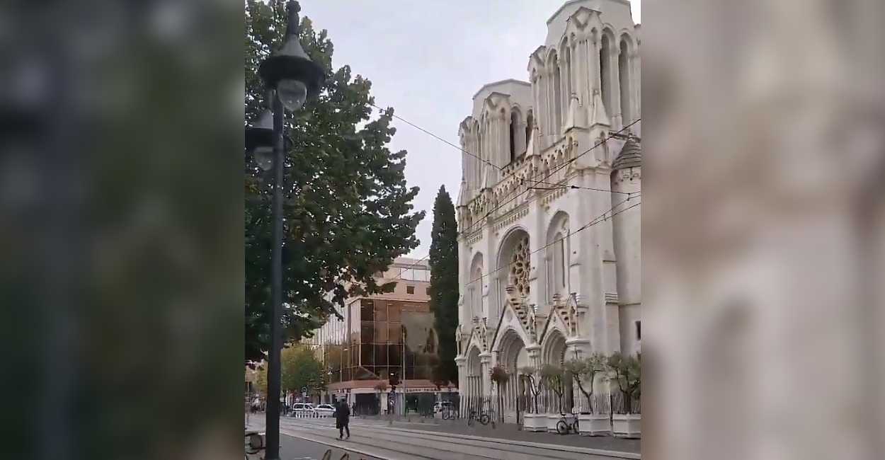 El ataque fue en una iglesia de Notre Dame de Niza. | Foto:  Captura de pantalla.
