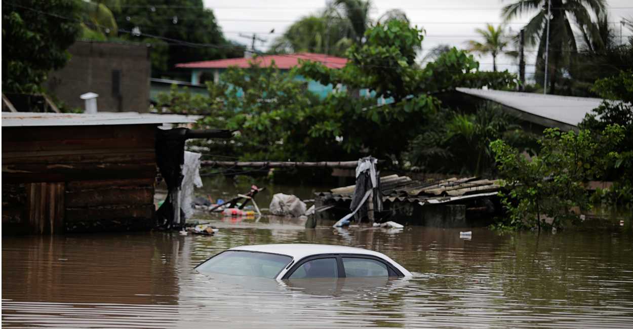 Las inundaciones ocasionas por la depresión tropical Eta dejó al menos 70 muertos, la gran mayoría en Guatemala. | REUTERS.