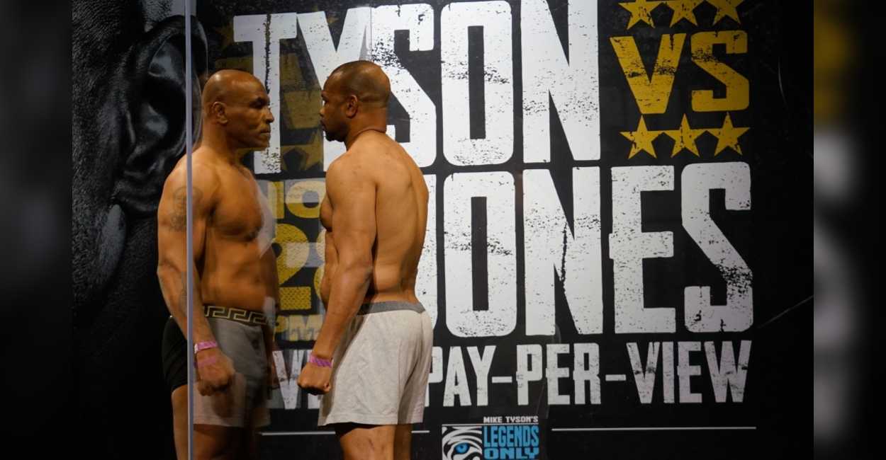 Mike Tyson y Roy Jones Jr en el pesaje previo a la pelea.