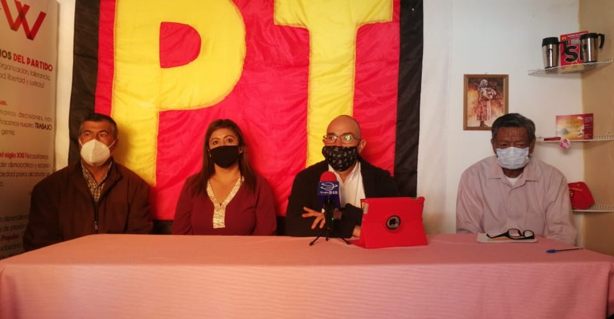 Integrantes del Partido del Trabajo ofrecieron una conferencia de prensa. | Foto: Marcela Espino.