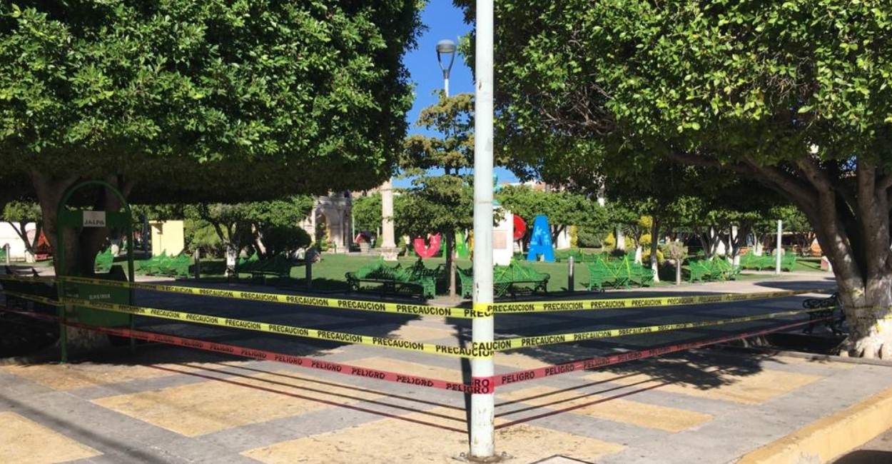 El Ayuntamiento y autoridades de Salud decidieron cerrar la Plaza para evitar aglomeraciones. | Foto: Rocío Ramírez.