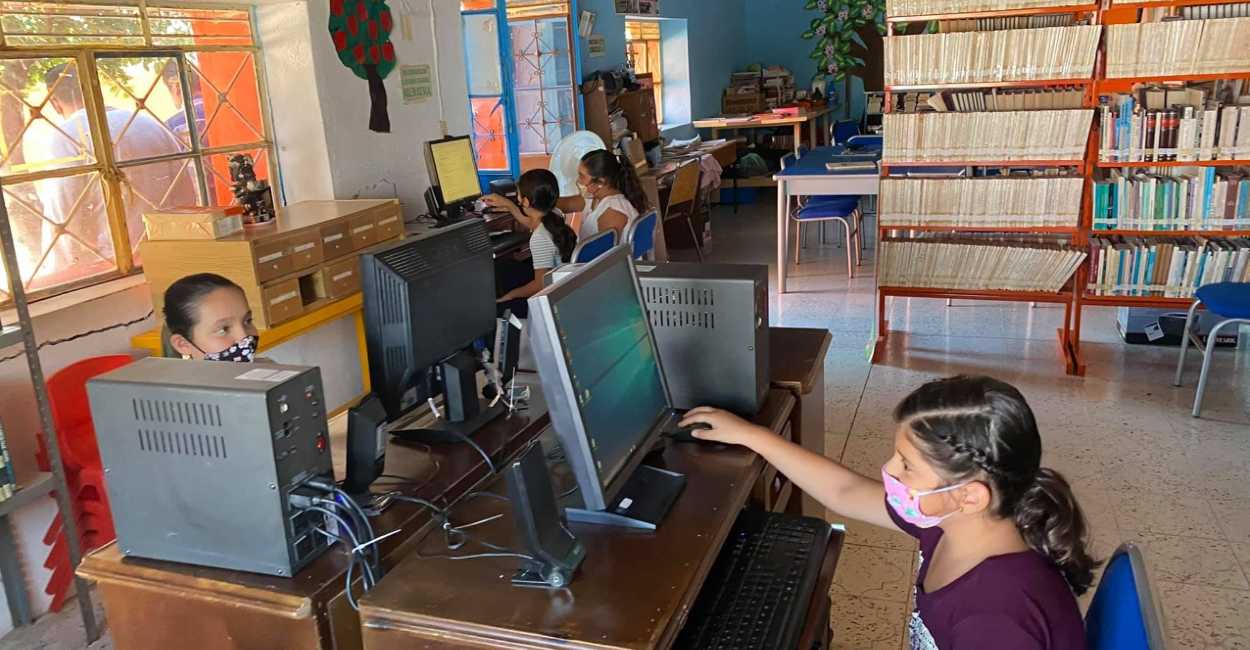 Ahora los estudiantes podrán estudiar con internet en la biblioteca.