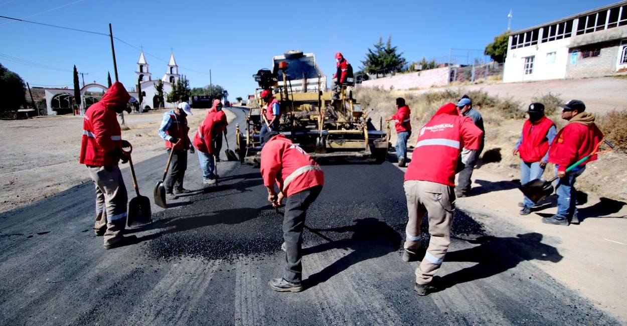 Pemex aportó 120 toneladas de asfalto. Foto: Cortesía.