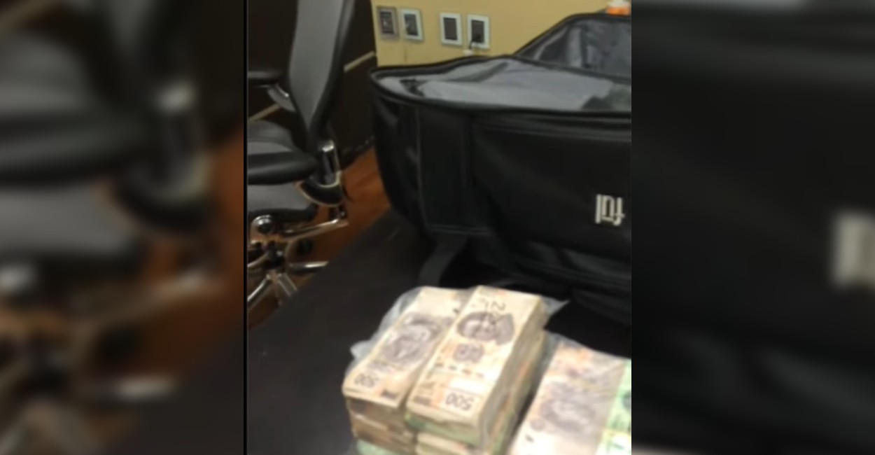 En el video se observan varias fajas de billetes. | Foto: Captura de pantalla.
