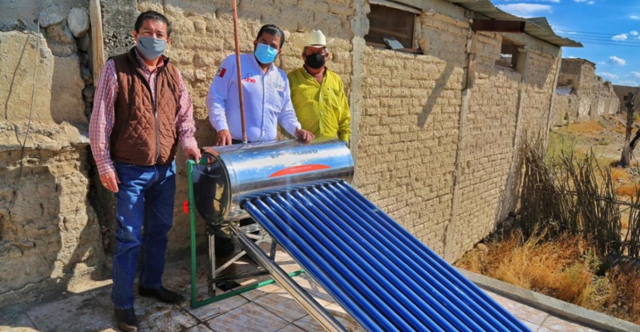El titular de la Sedesol encabezó la entrega de calentadores solares. | Foto: Cortesía.