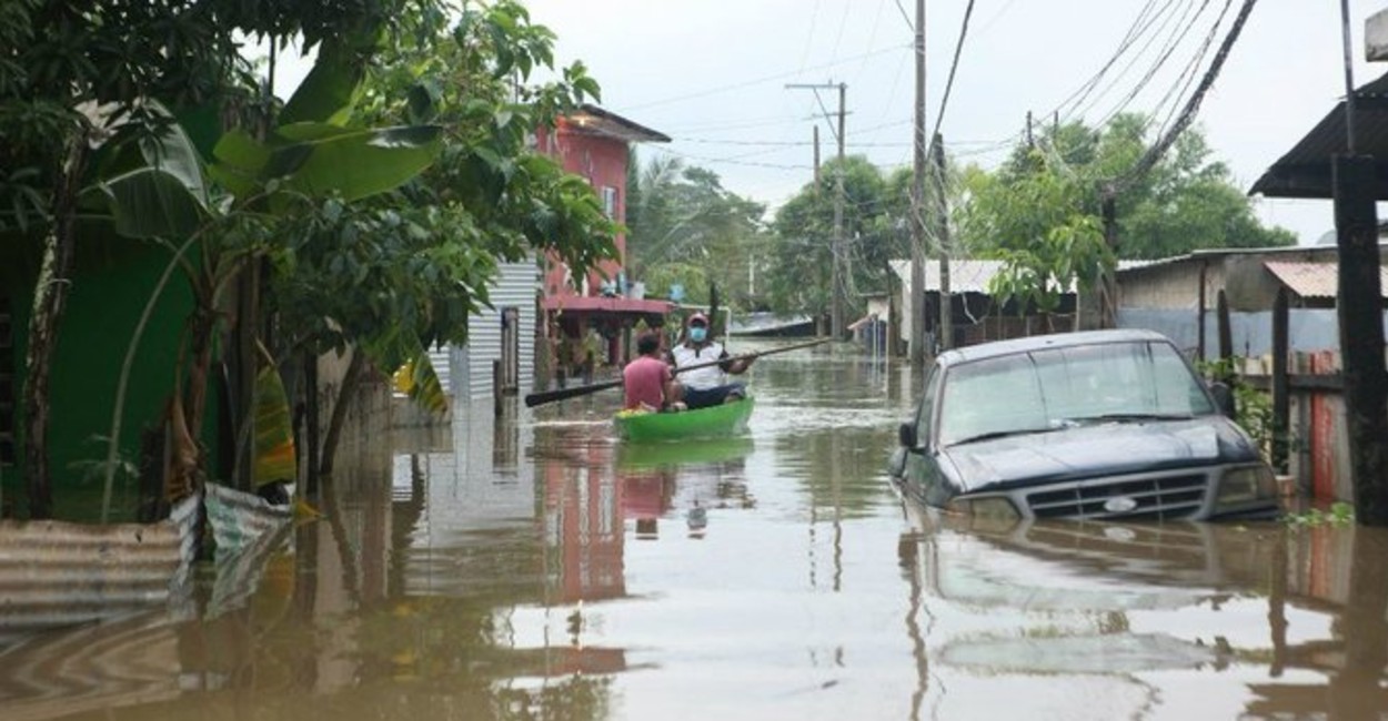 Las inundaciones causadas por las lluvias, afectaron a muchas familias. | Foto: Twitter. @sinreservas620