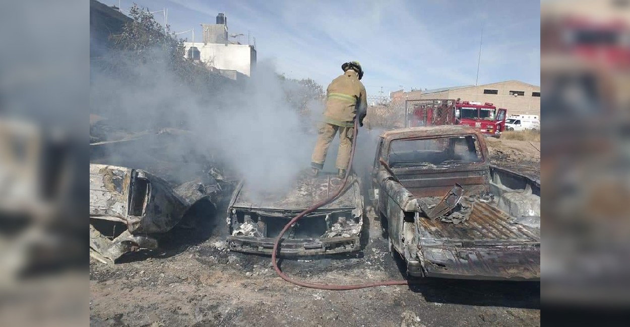 El fuego consumió 30 vehículos. | Fotos: Cortesía.