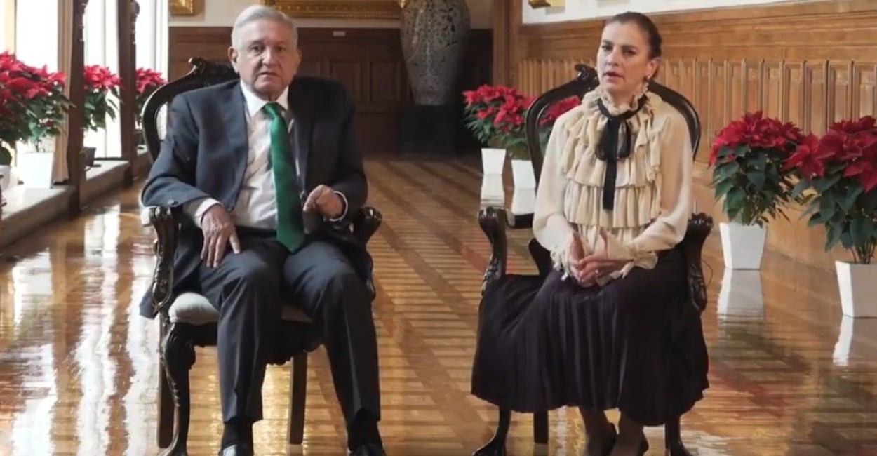 Andrés Manuel López Obrador y Beatriz Gutiérrez. | Foto: Captura de pantalla.
