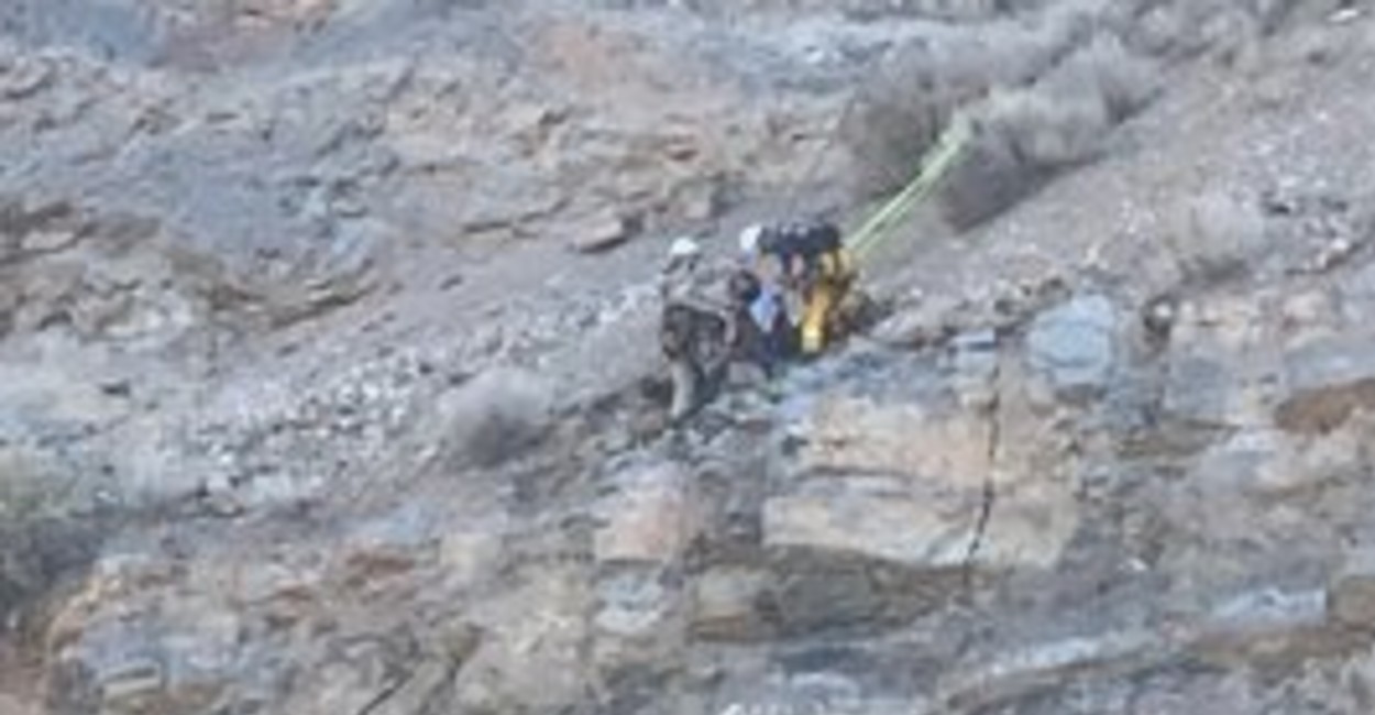 El excursionista perdió su celular al caer, por lo que no pudo llamar al 911. | Foto: Twitter.