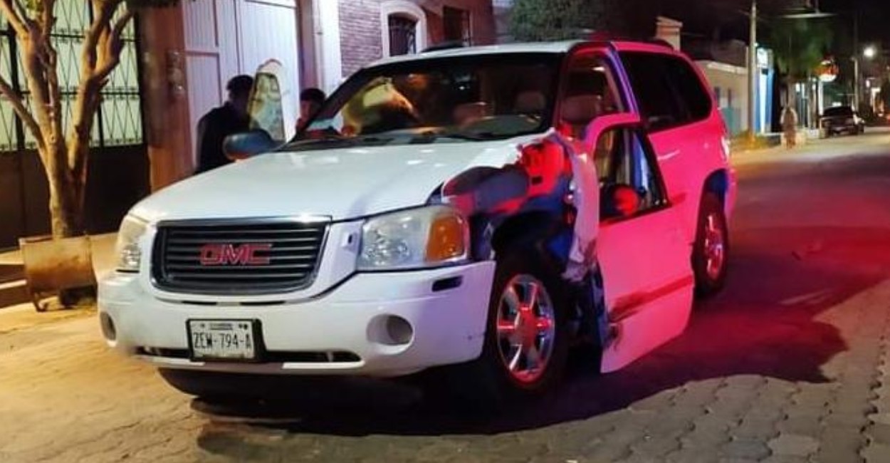 La camioneta en la que viajaba la lesionada fue la más dañada; incluso la puerta del chófer quedó desprendida. | Foto: cortesía.