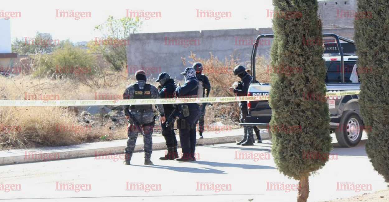 Elementos policíacos acordonaron el área para comenzar las investigaciones. | Foto: Imagen Zacatecas.