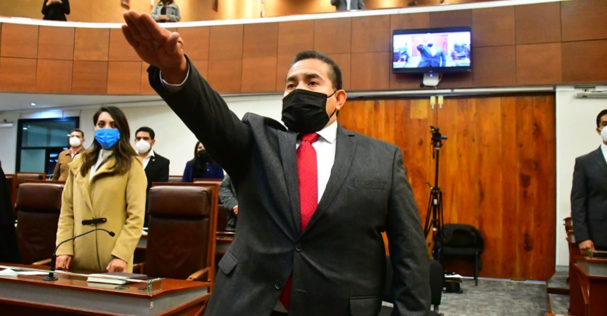 Valente Cabrera toma protesta como titular de la Comisión Integral de Atención a Víctimas. | Foto: cortesía.