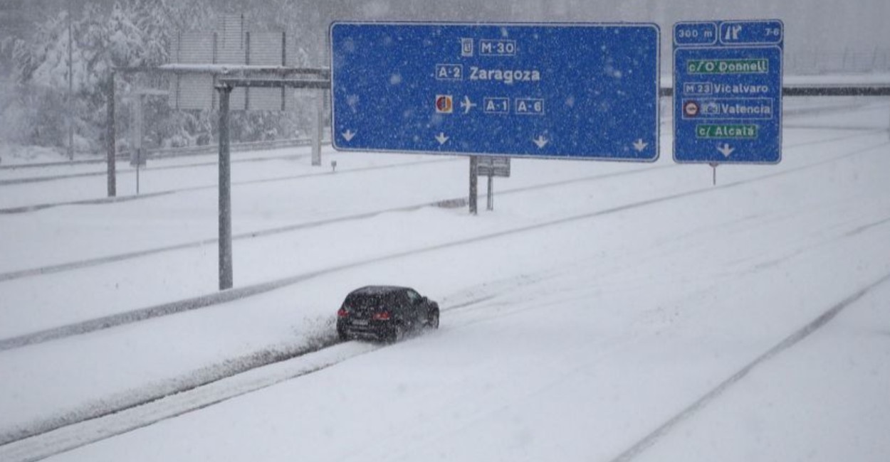 Varias carreteras estuvieron cerradas por la tormenta de nieve. | Foto: cortesía.