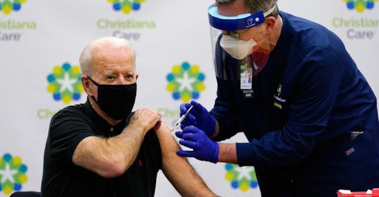 Joe Biden recibió la segunda dosis de vacuna. | Foto: Cortesía.