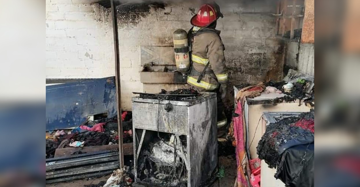 El incendió consumió por completo una lavadora. | Foto: cortesía.