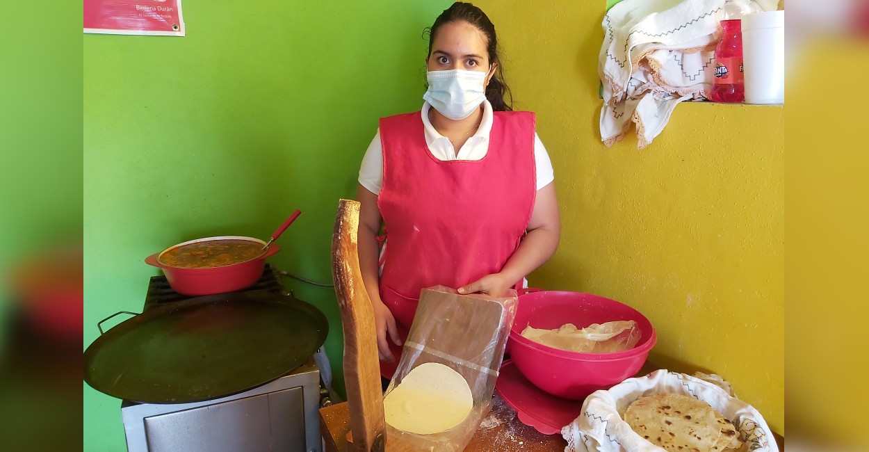 Nancy dedica su vida a preparar su rica birria. | Fotos: Rocío Ramírez.