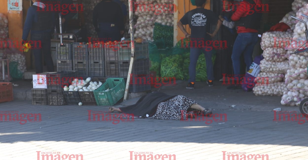 La mujer quedó tirada en una calle y el joven en otra. | Fotos: Imagen.