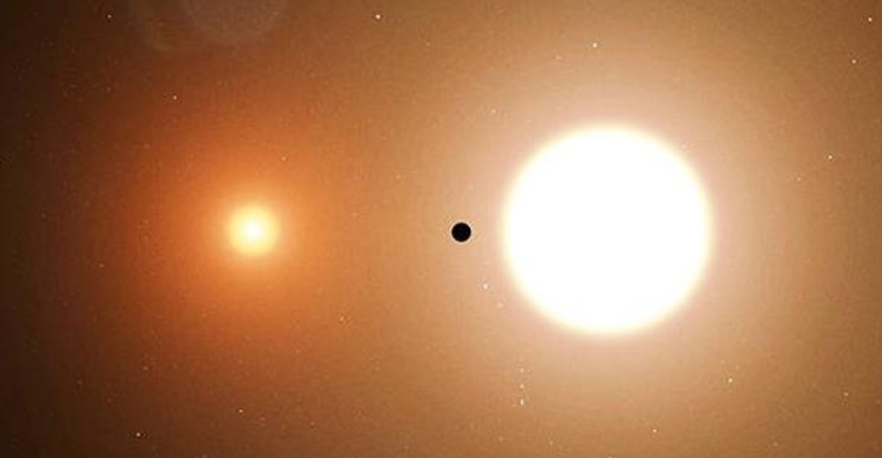 Así se vería el planeta en medio de las dos estrellas. | Foto: NASA.