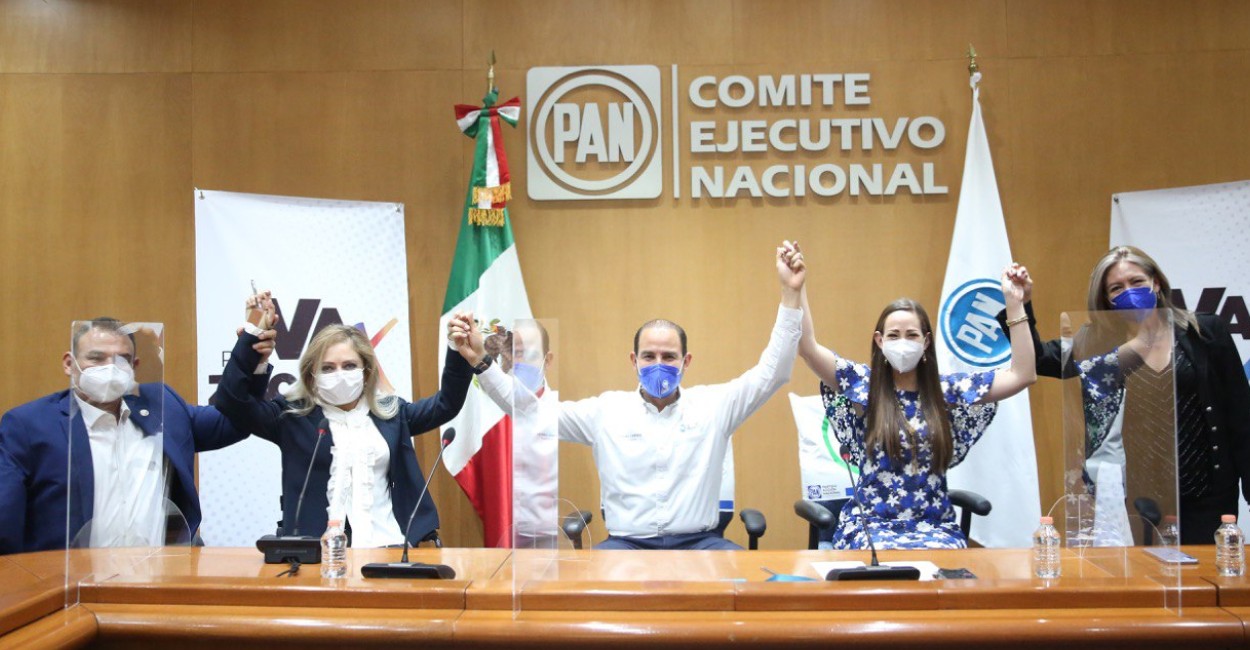 El presidente nacional, Marko Cortés, y la presidenta estatal, Noemí Luna, encabezaron el acto institucional. | Foto: Cortesía.