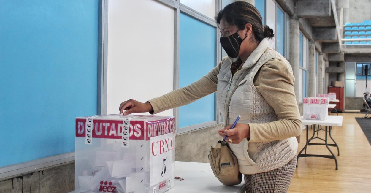 Los docentes acudieron a votar. | Foto: Miguel Alvarado.