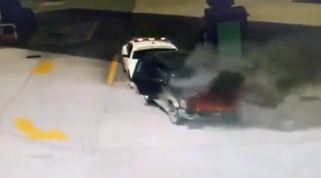 La Guardia Nacional recibió un reporte de un vehículo que se incendiaba. | Foto: Captura de pantalla.