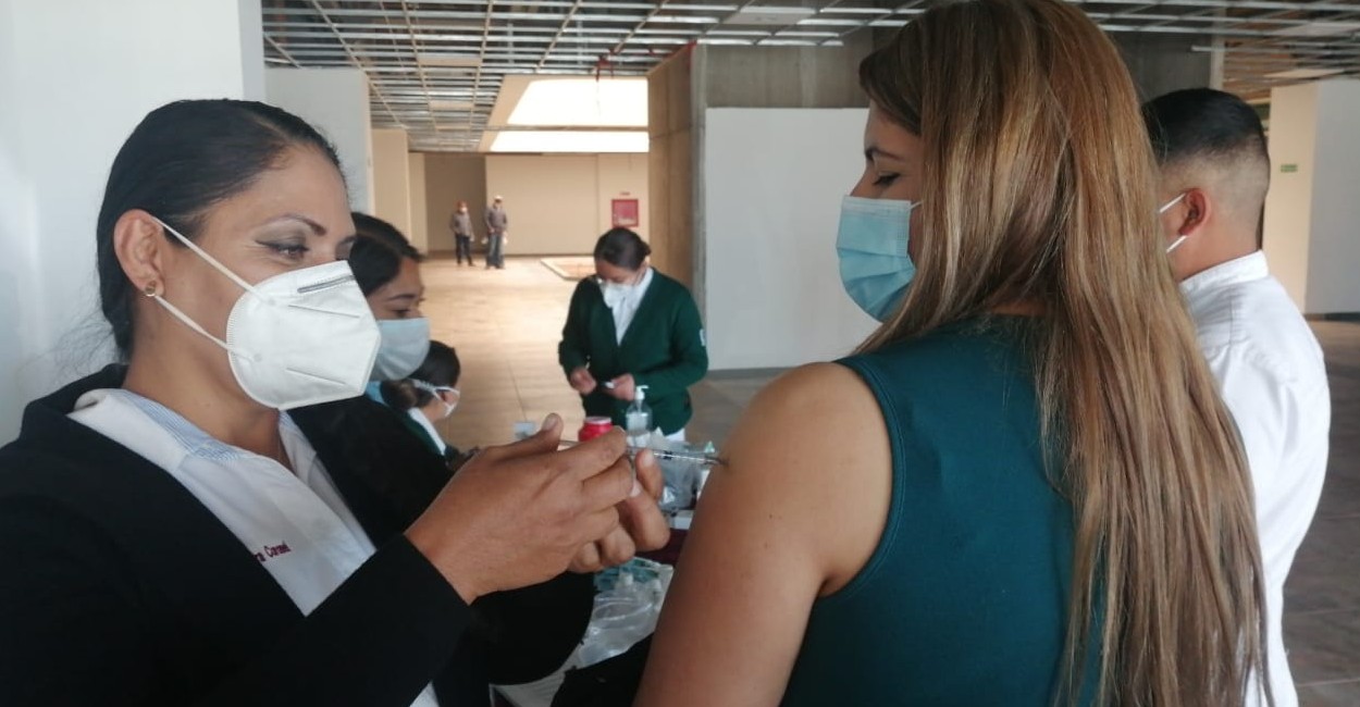 Los funcionarios respondieron de manera positiva a esta jornada de vacunación. | Fotos: Marcela Espino.