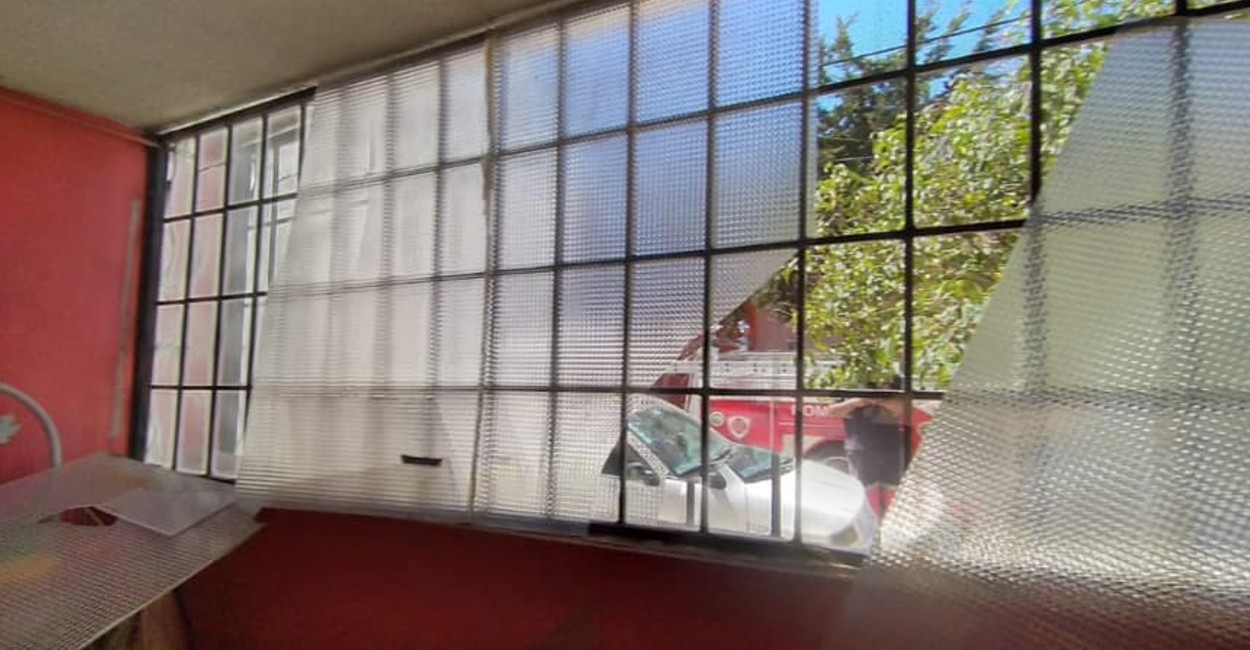 Los vidrios de las ventanas terminaron rotos. | Fotos: cortesía.