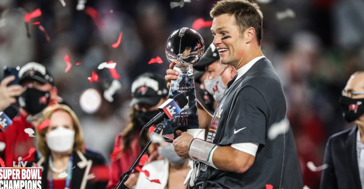 Tom Brady consiguió su séptimo anillo de Super Bowl. | Foto: Twitter.