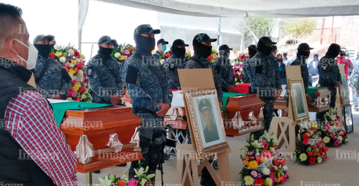 Homenaje a policías asesinados en Villa de Cos.