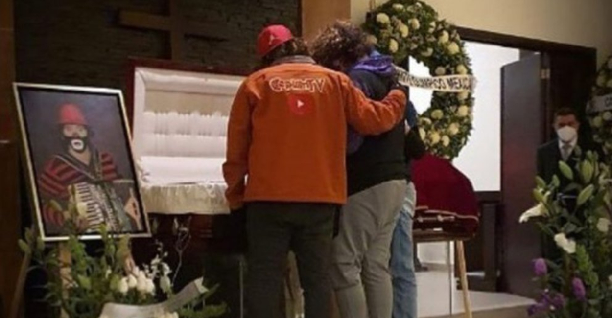 Al payaso le dio el último adiós sus hijos, su esposa y fans.