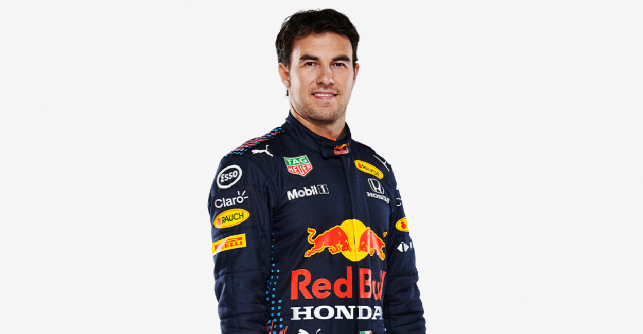 La escudería Red Bull Racing, mostró por primera vez los uniformes que usarán en el 2021 sus pilotos.