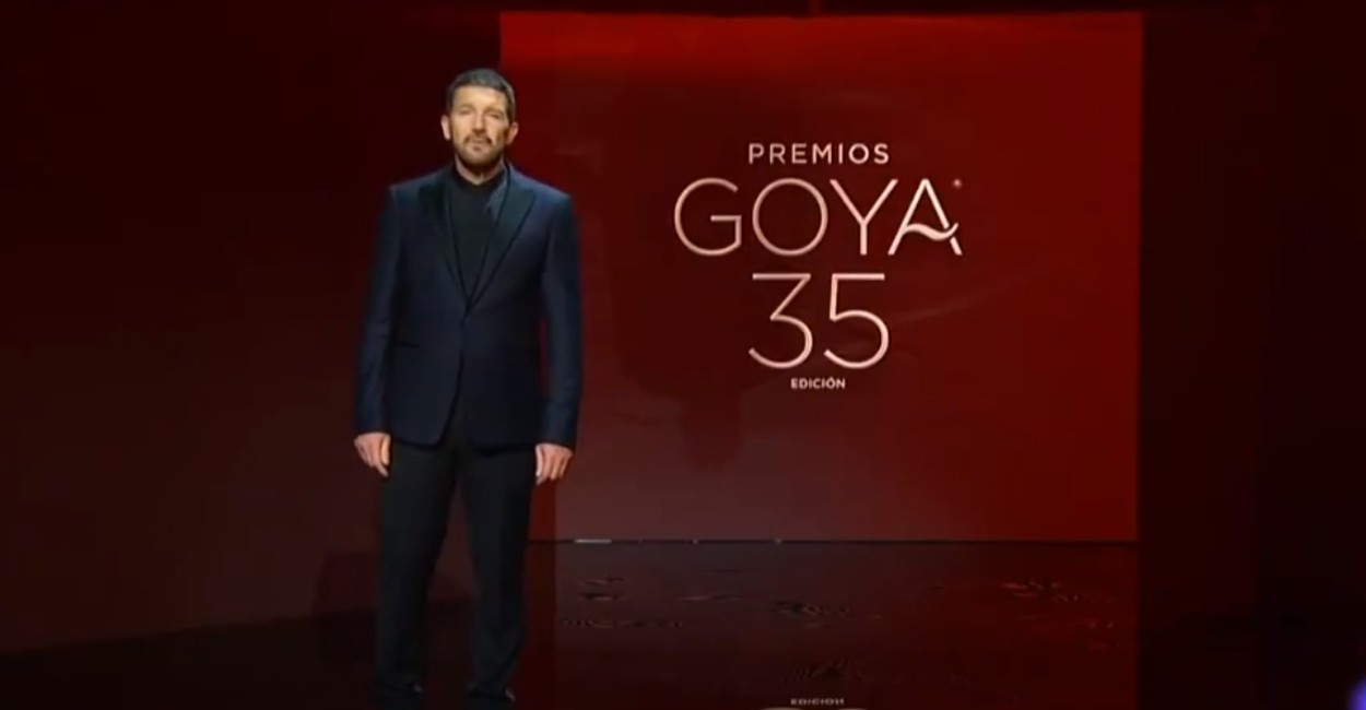 Antonio Banderas y María Casado dirigieron los Premios. | Foto: Captura de pantalla.