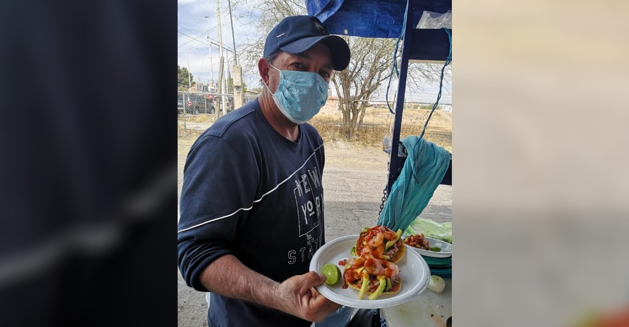 En el manejo de alimentos nadie le gana, pues tiene 25 años en el negocio. / Fotos: Ángel Martínez.