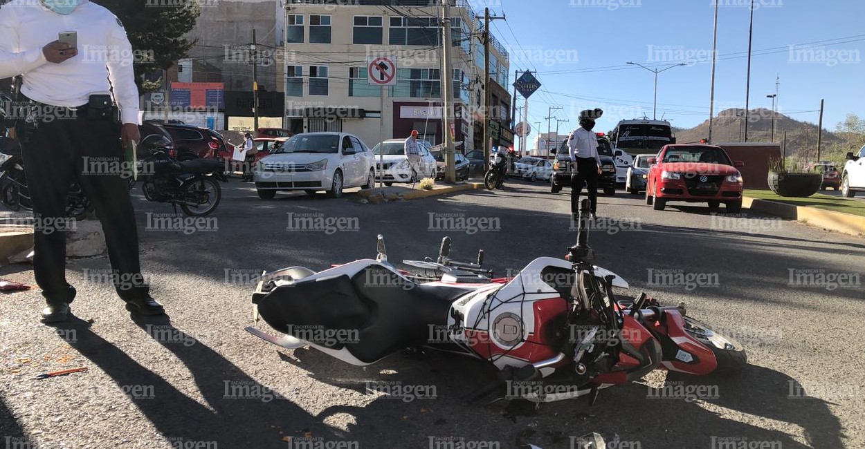 El motociclista derrapó varios metros. / Fotos: Imagen.