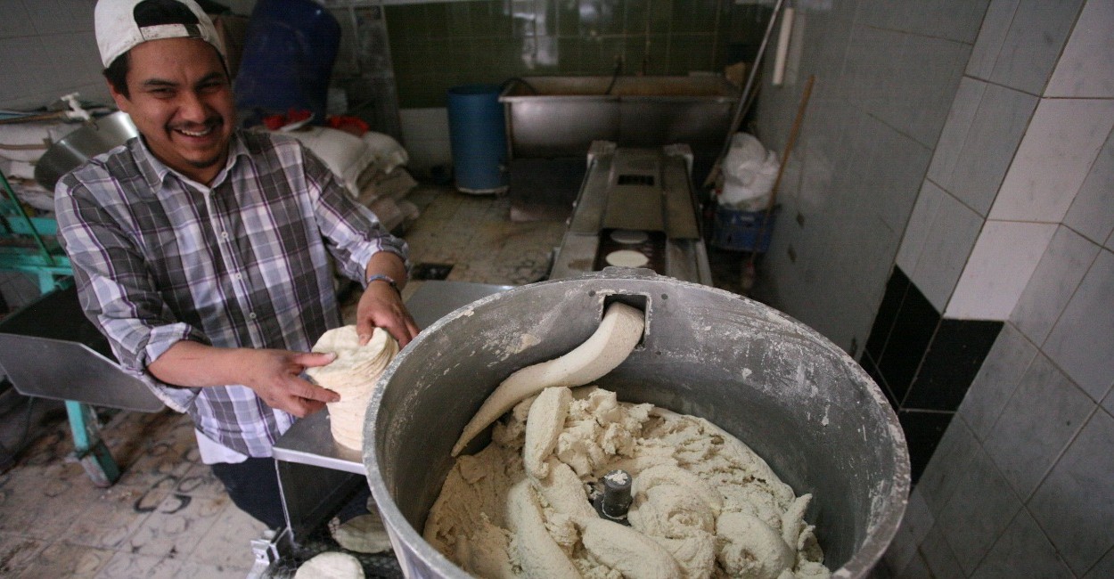 El aumento se debió a la laza de los insumos para la elaboración de la tortilla. | Foto: Marcela Espino.