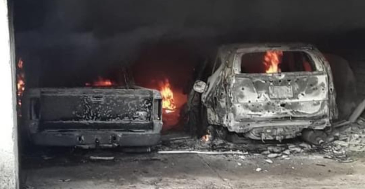 Varias camionetas terminaron en fuego. | Foto: cortesía.