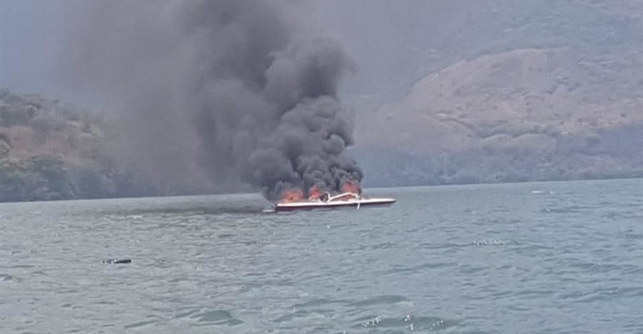Otra embarcación salvó a los turistas. | Foto: Cortesía.