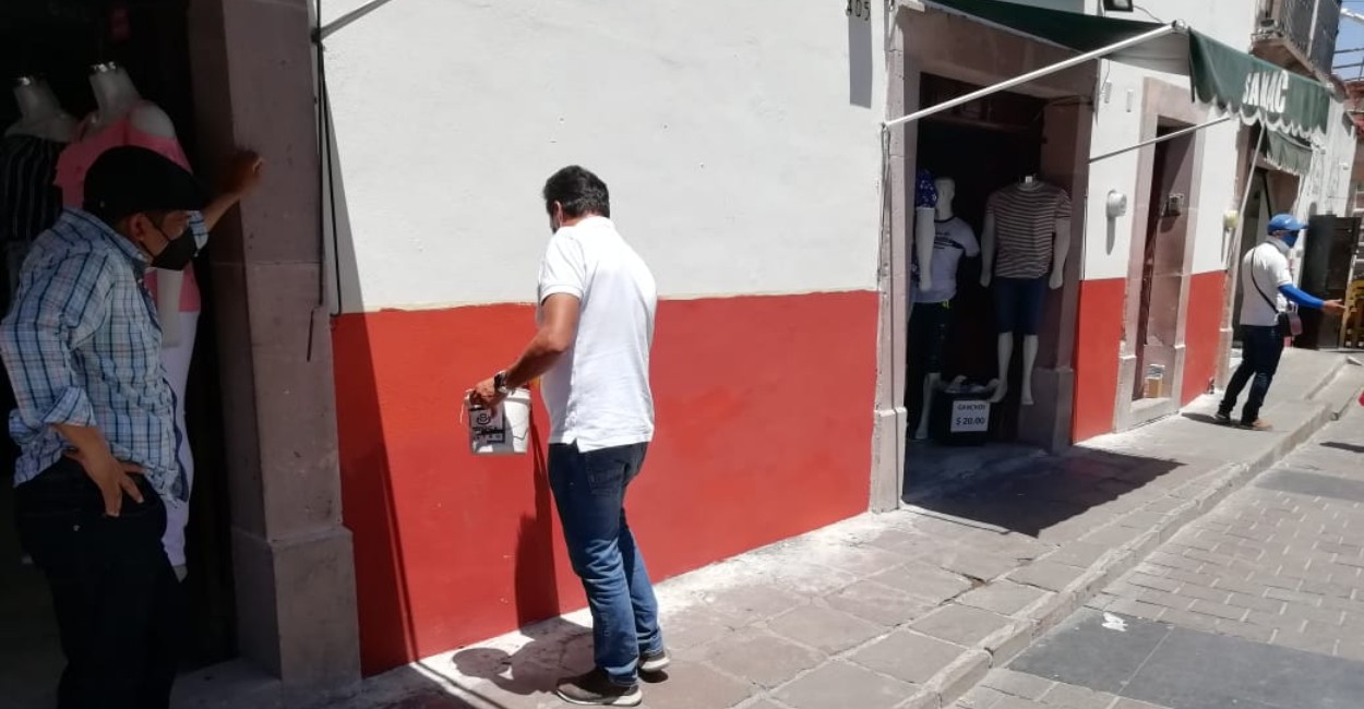 Los locatarios tuvieron que limpiar y arreglar las paredes agujeradas por las balas. | Fotos: Rafael de Santiago.