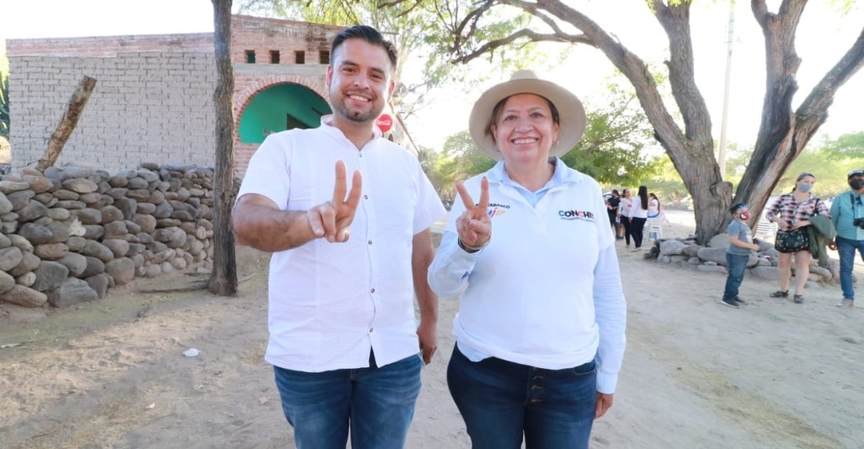 Miguel Varela y la candidata a presidenta municipal de Tabasco, Conchita Ruiz. | Foto: Cortesía.