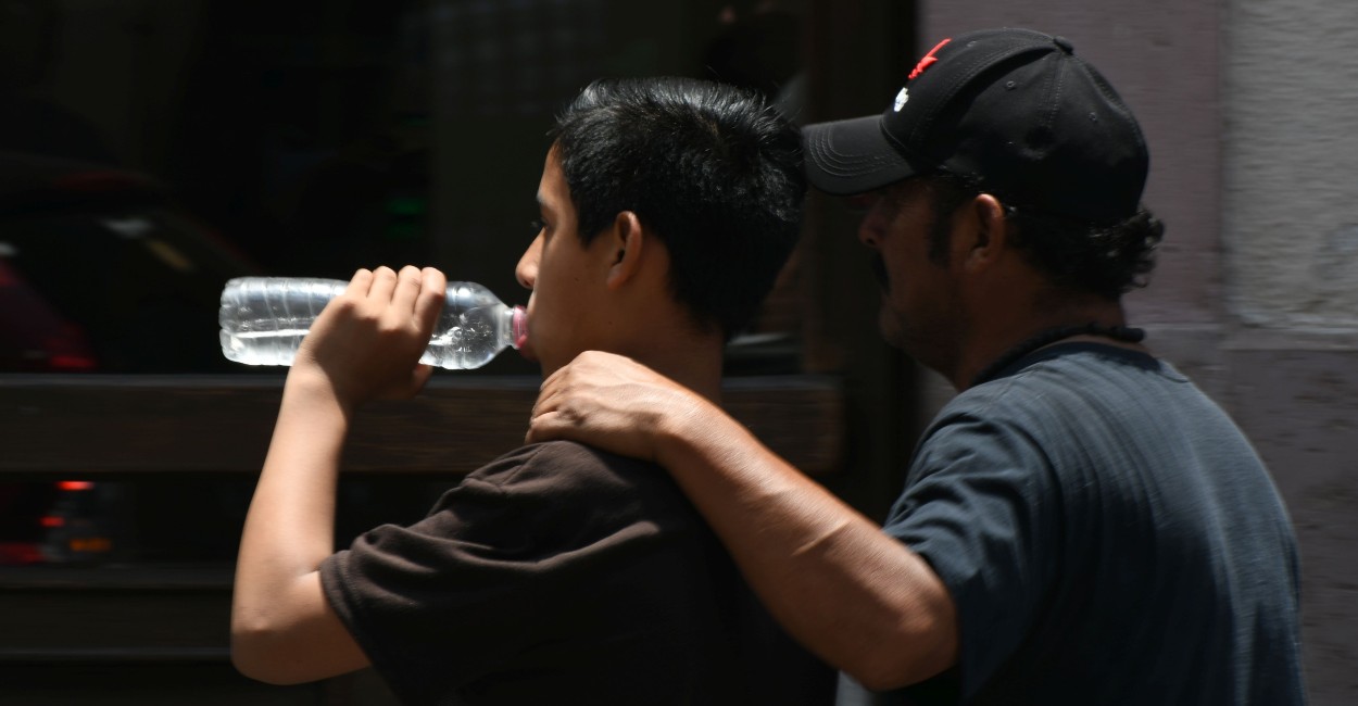 Las autoridades recomiendan mantenerse hidratado. | Foto: archivo. 