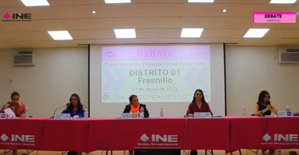 Las candidatas expresaron sus puntos de vista. | Foto: Marcela Espino.