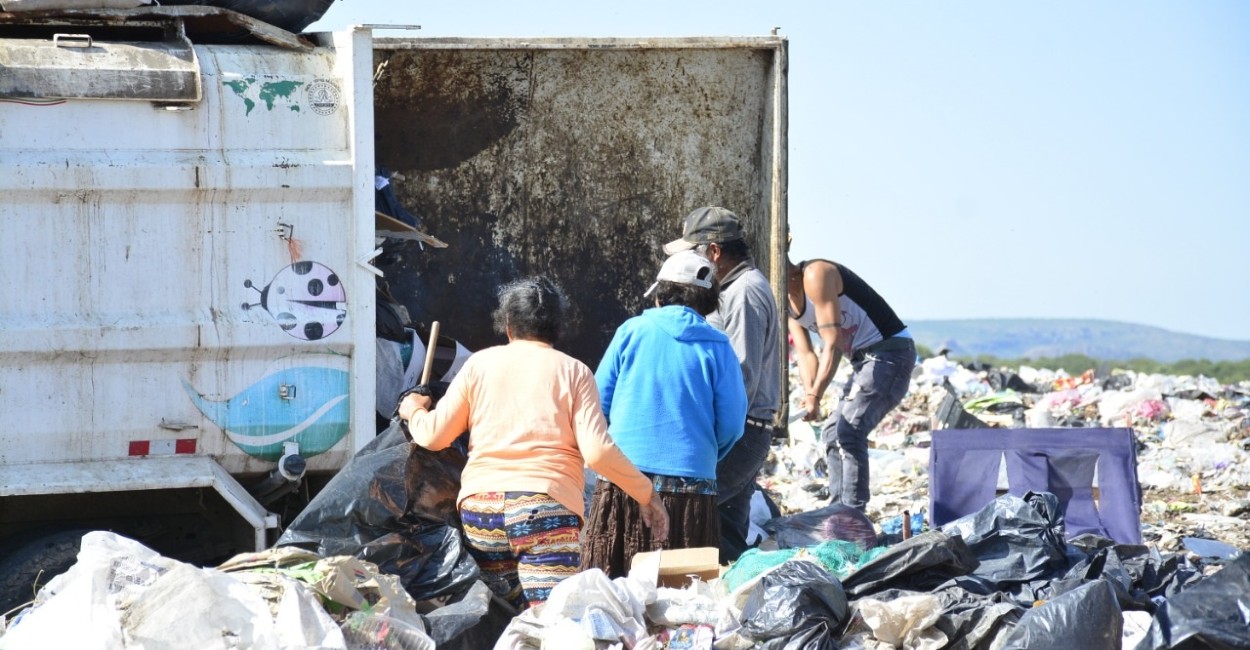 La basura se compacta y solo hay un espacio para recibir los desechos del día. | Foto: Silvia Vanegas.