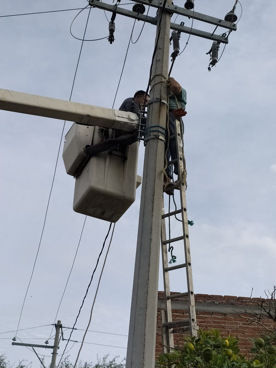 Se electrocuta hombre en Jalpa 