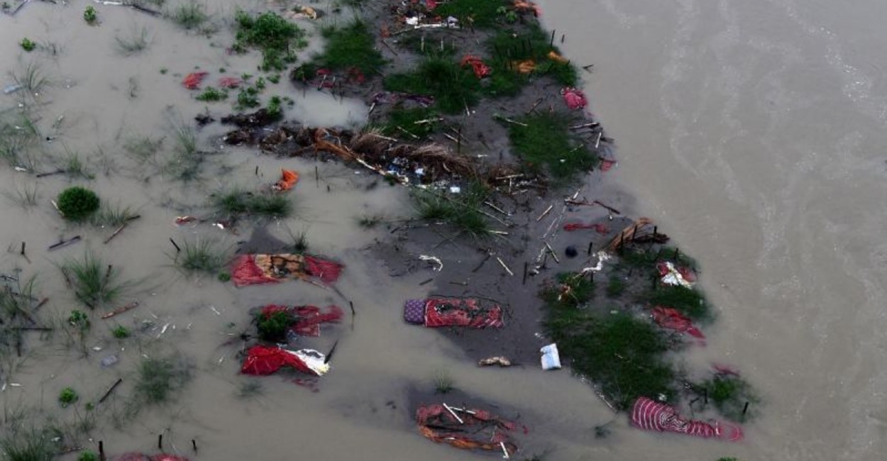 Hasta 600 cadáveres Covid-19 fueron enterrados en las orillas del Ganges. / Foto: AFP