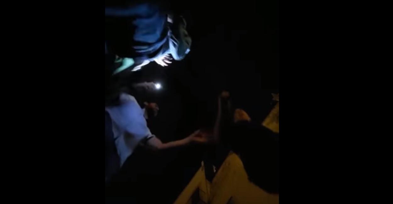 En el video se observa a varias personas discutiendo y golpeándose. | Foto: captura de pantalla