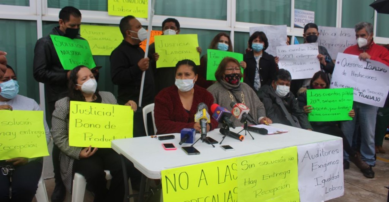 Los trabajadores se manifestaron en la Institución. | Foto: Miguel Alvarado.