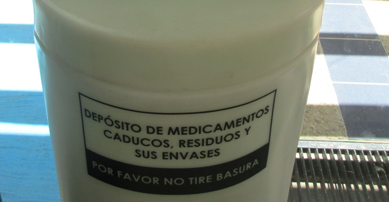 Hay contenedores en diferentes farmacias. | Foto: Cortesaía.