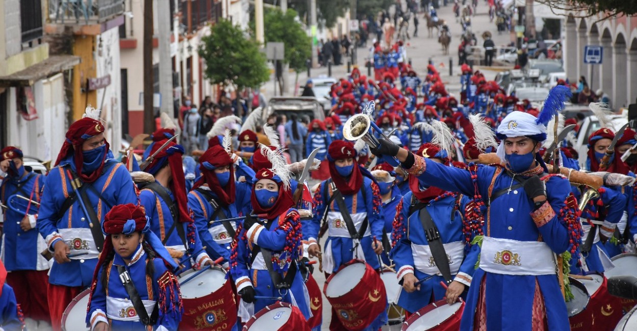 El tradicional desfile inició en el Jardín Juárez y concluyó en el Campo de los Moros. | Foto: Cortesía.