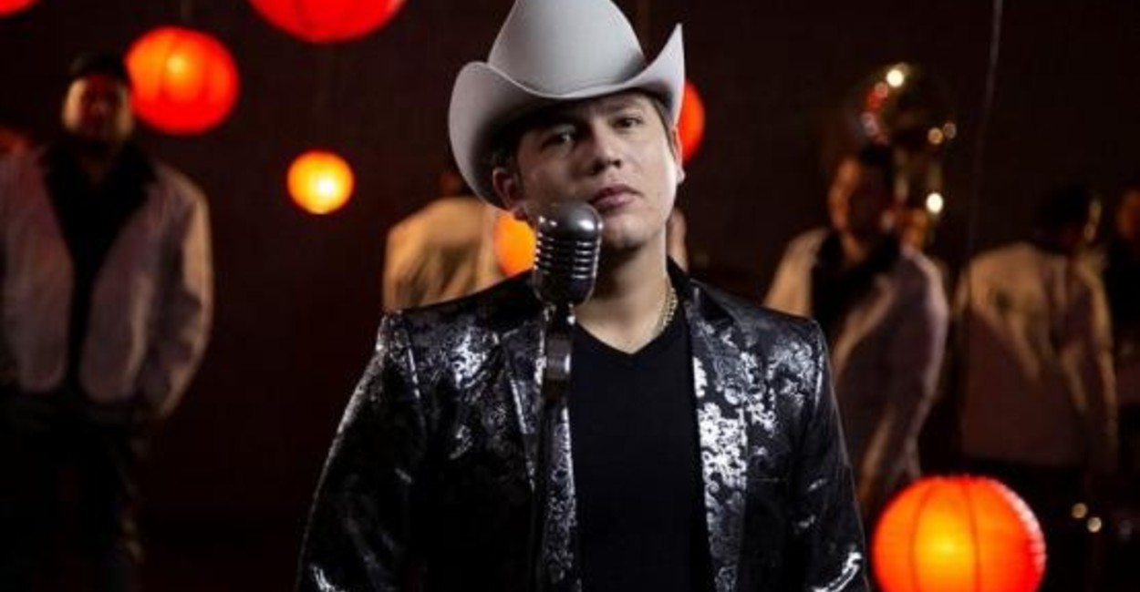 El cantante de música regional mexicana es acusado por propinarle una golpiza a su primo. / Foto: Unión Jalisco