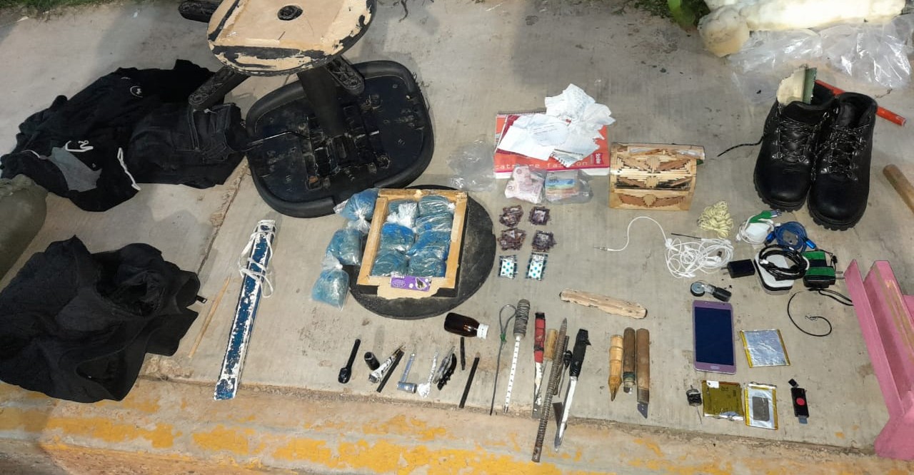 Entre los objetos hallados habían armas hechizas, drogas y bebidas fermentadas. | Foto: Cortesía.